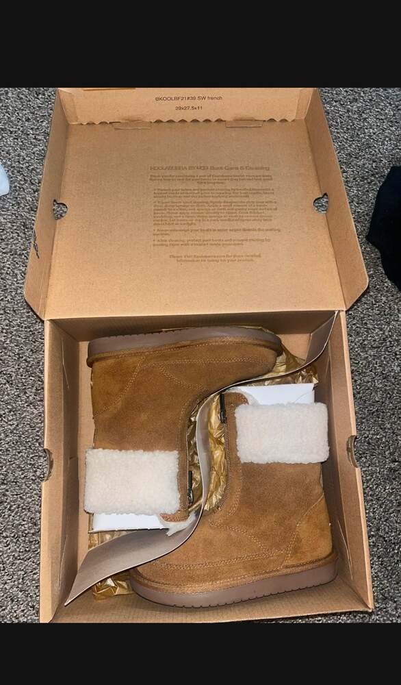 Koolaburra by UGG Victoria Mini Boots in Chestnut